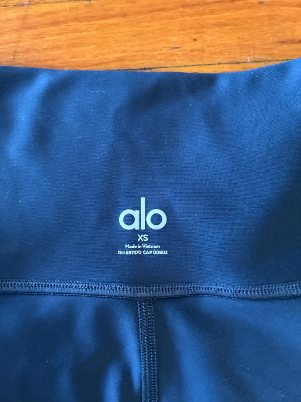 Alo Matchin set in Navy - Picture 2 of 4